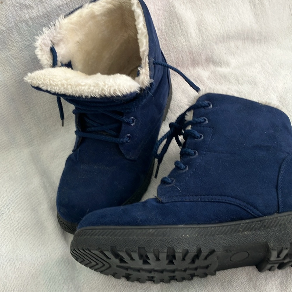 Blue Winter Boots with Fuzzy Lining and Rubber Sole